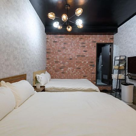 羅東夜市 小宅一生民宿 Night Market Small House Lifetime Hotel Luodong Extérieur photo