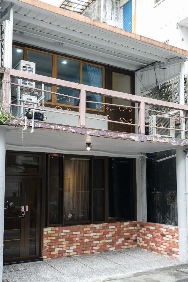 羅東夜市 小宅一生民宿 Night Market Small House Lifetime Hotel Luodong Extérieur photo