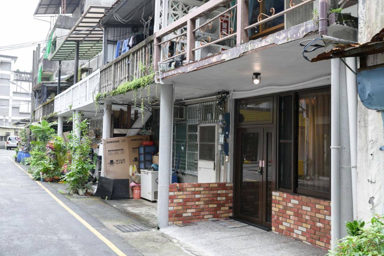羅東夜市 小宅一生民宿 Night Market Small House Lifetime Hotel Luodong Extérieur photo