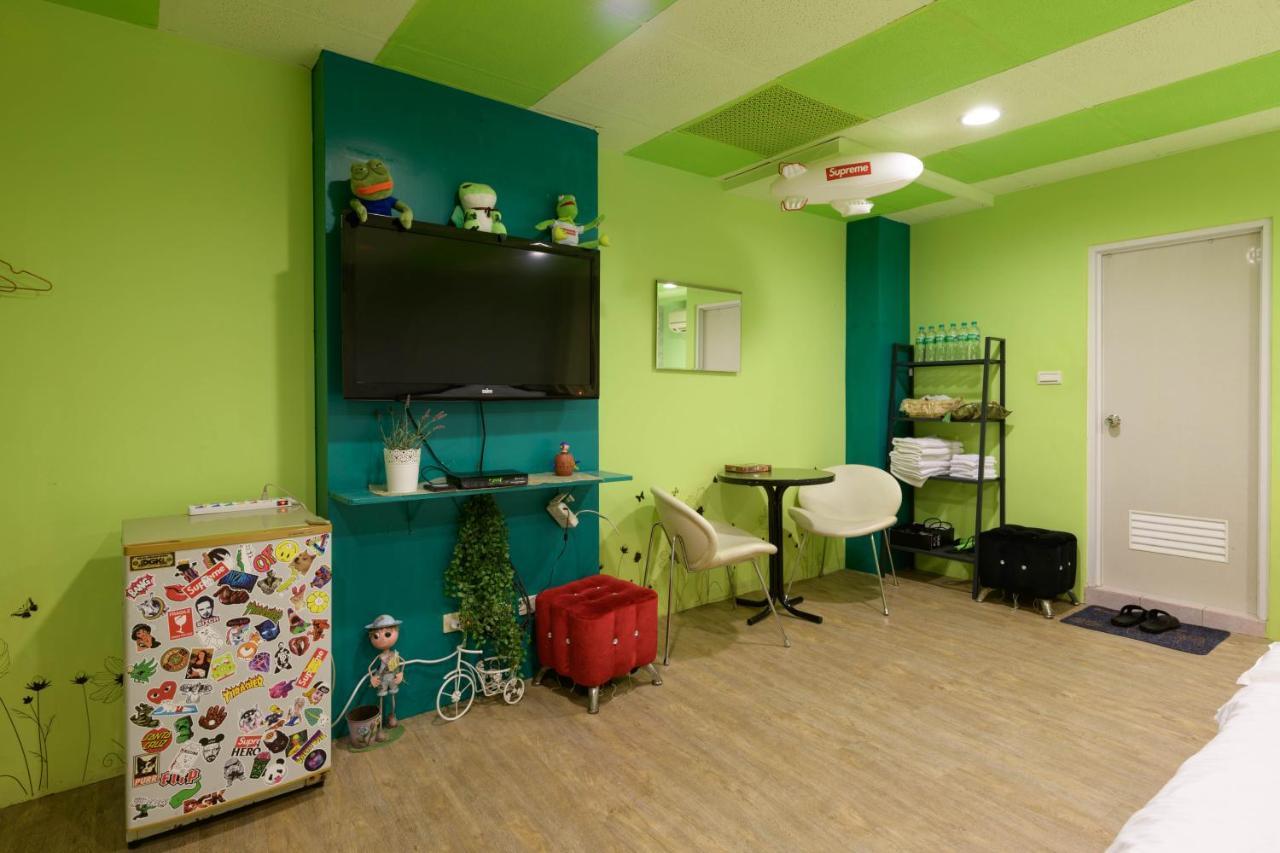 羅東夜市 小宅一生民宿 Night Market Small House Lifetime Hotel Luodong Extérieur photo