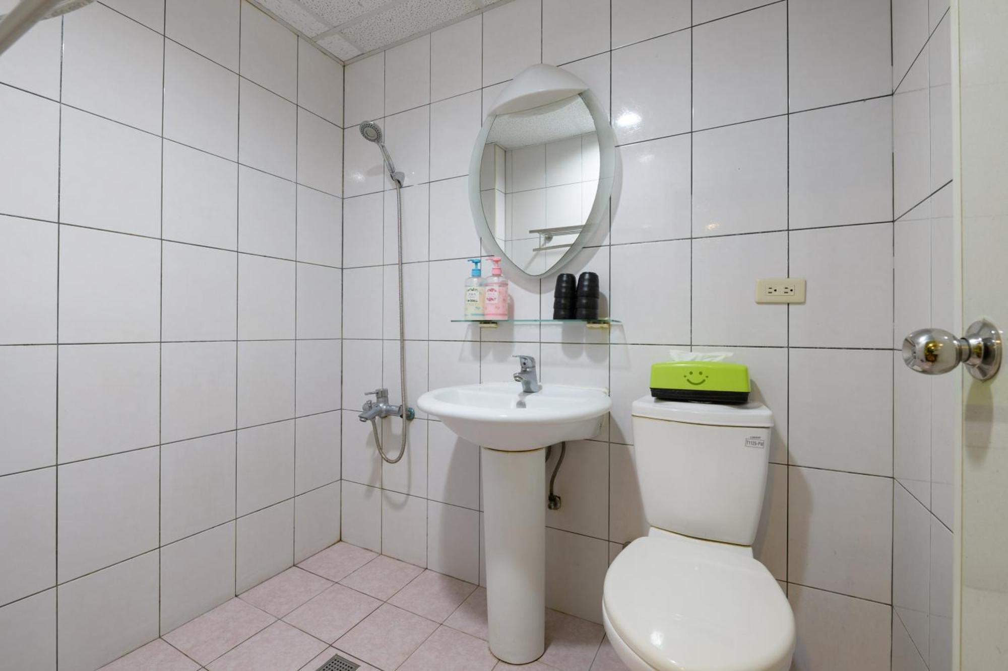 羅東夜市 小宅一生民宿 Night Market Small House Lifetime Hotel Luodong Chambre photo