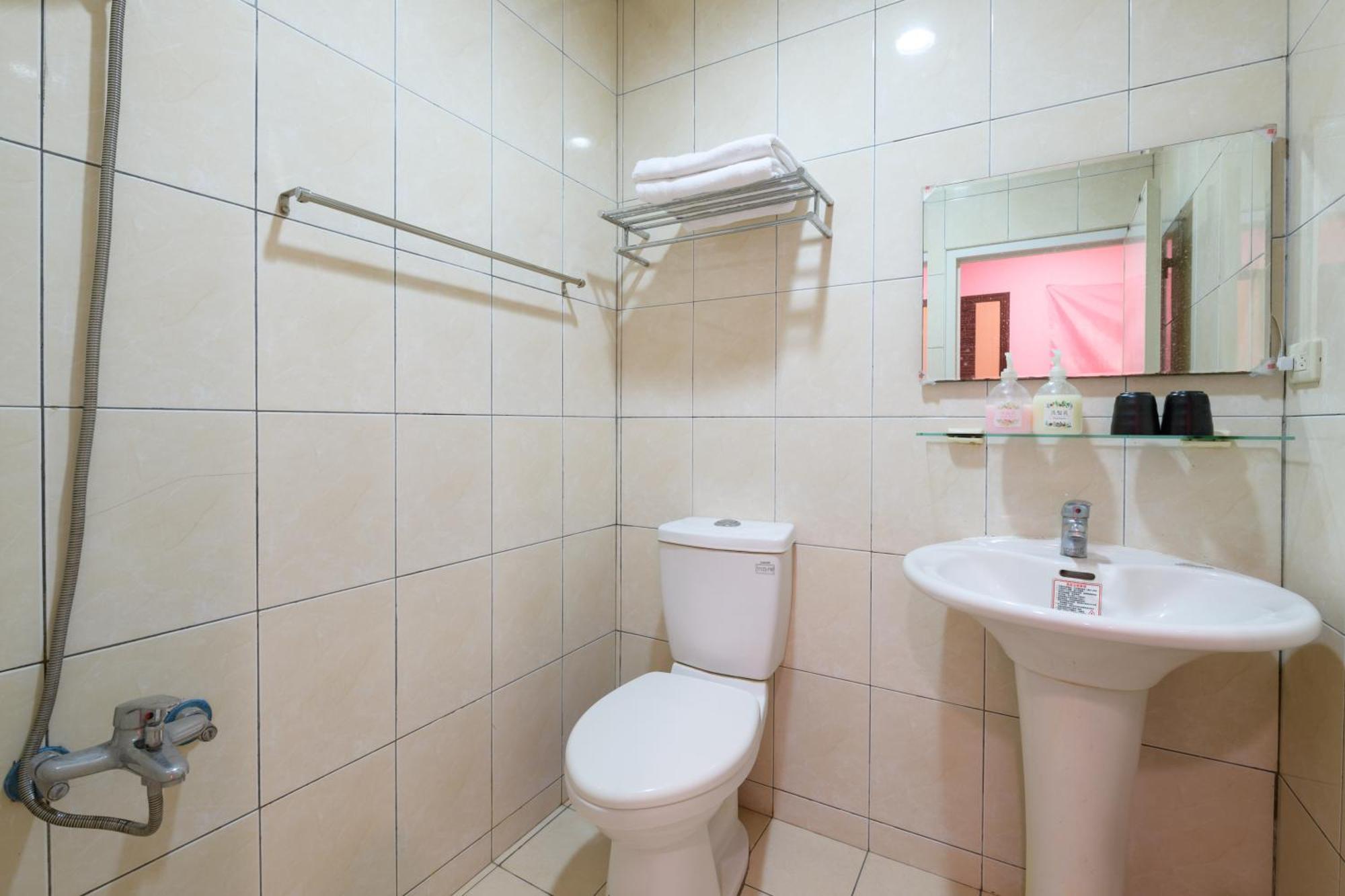 羅東夜市 小宅一生民宿 Night Market Small House Lifetime Hotel Luodong Chambre photo
